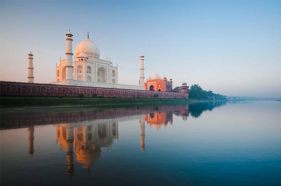 Visiting Taj Mahal